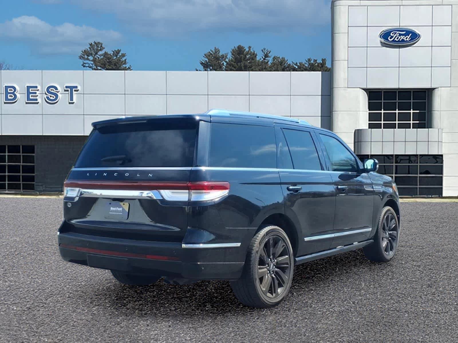 Used 2023 Lincoln Navigator Reserve AWD/4WD image 4