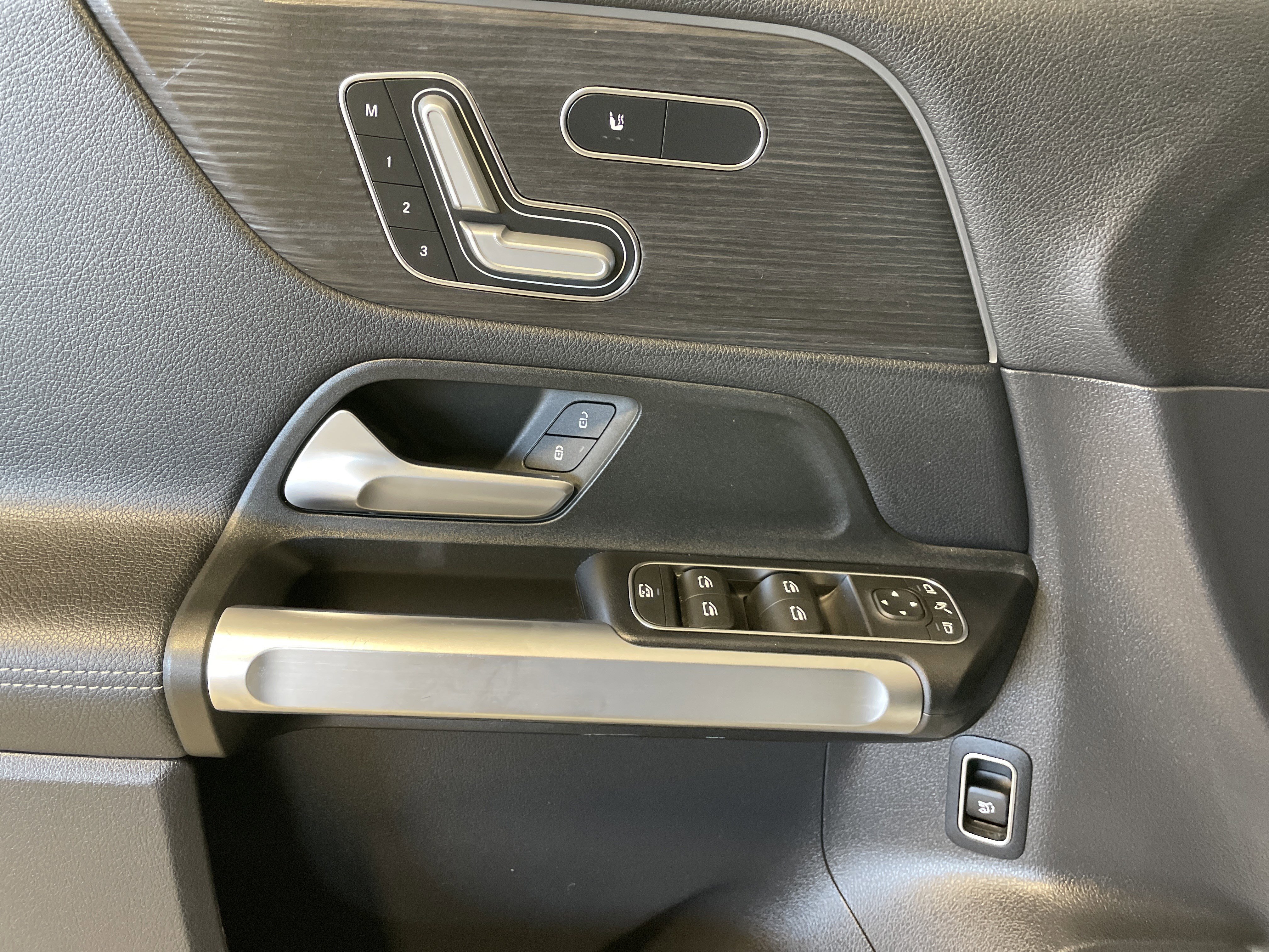 Used 2023 Mercedes-Benz EQB 350 4MATIC SUV w/ Pinnacle Package image 34