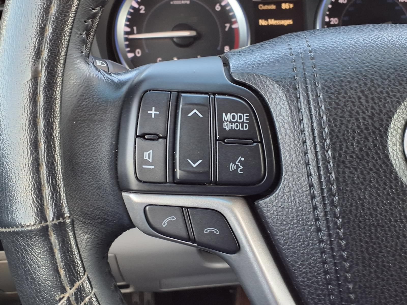 Certified 2017 Toyota Highlander XLE FWD image 24