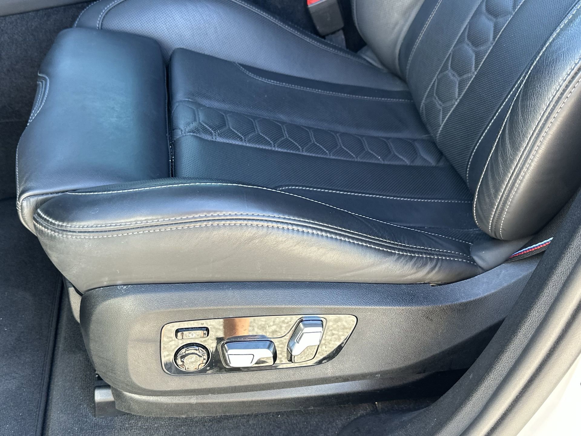 Used 2025 BMW X6 M Competition w/ Executive Package image 22