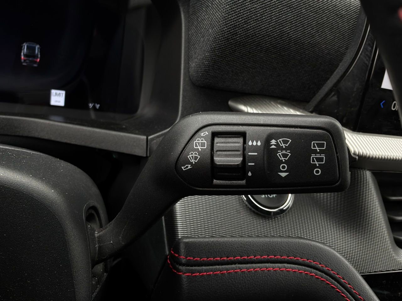 Used 2025 Ford Explorer ST-Line w/ ST-Line Street Pack AWD/4WD image 39