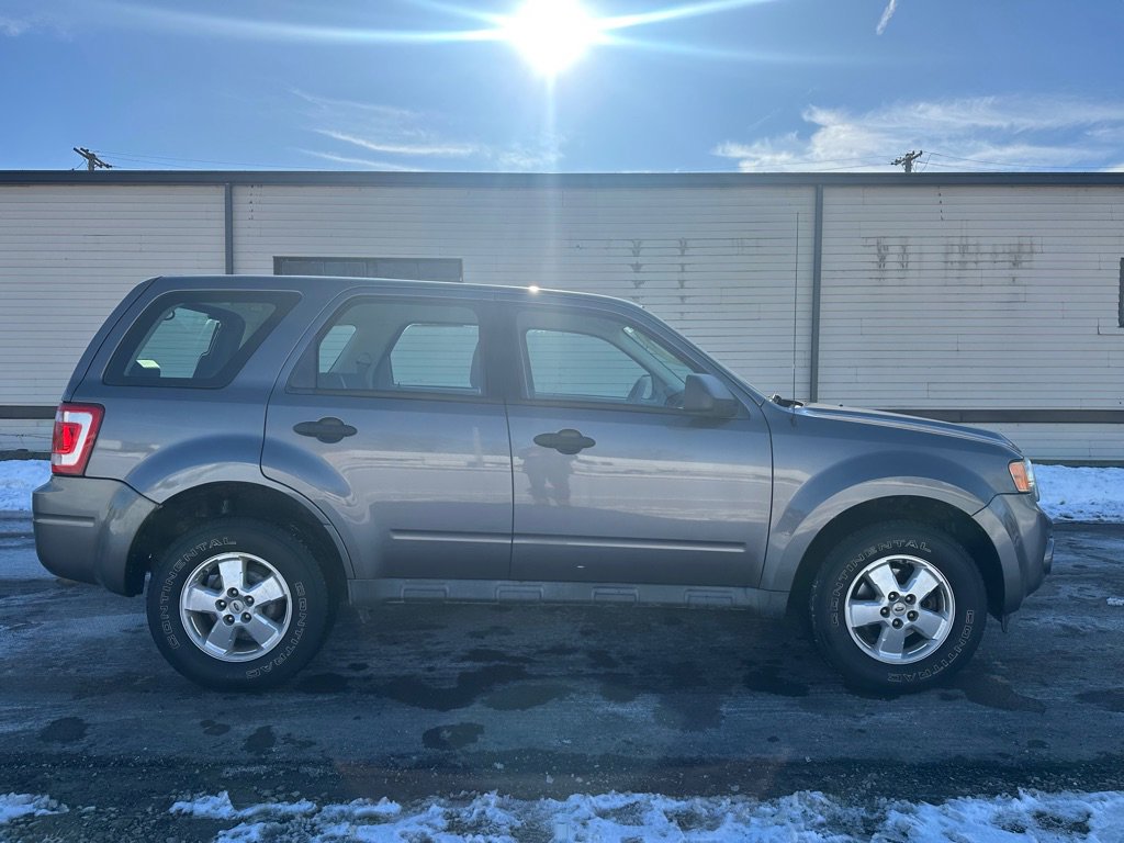 Used 2009 Ford Escape XLS image 2