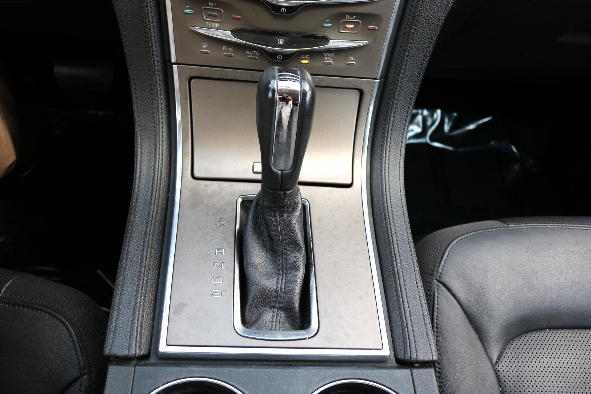 Used 2015 Lincoln MKX FWD w/ Walnut Swirl Wood Package image 25