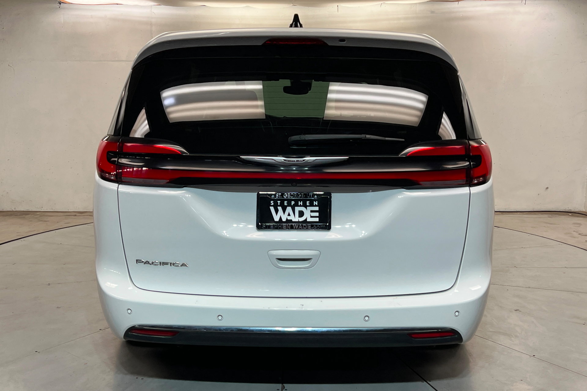 Certified 2025 Chrysler Pacifica Select FWD image 4