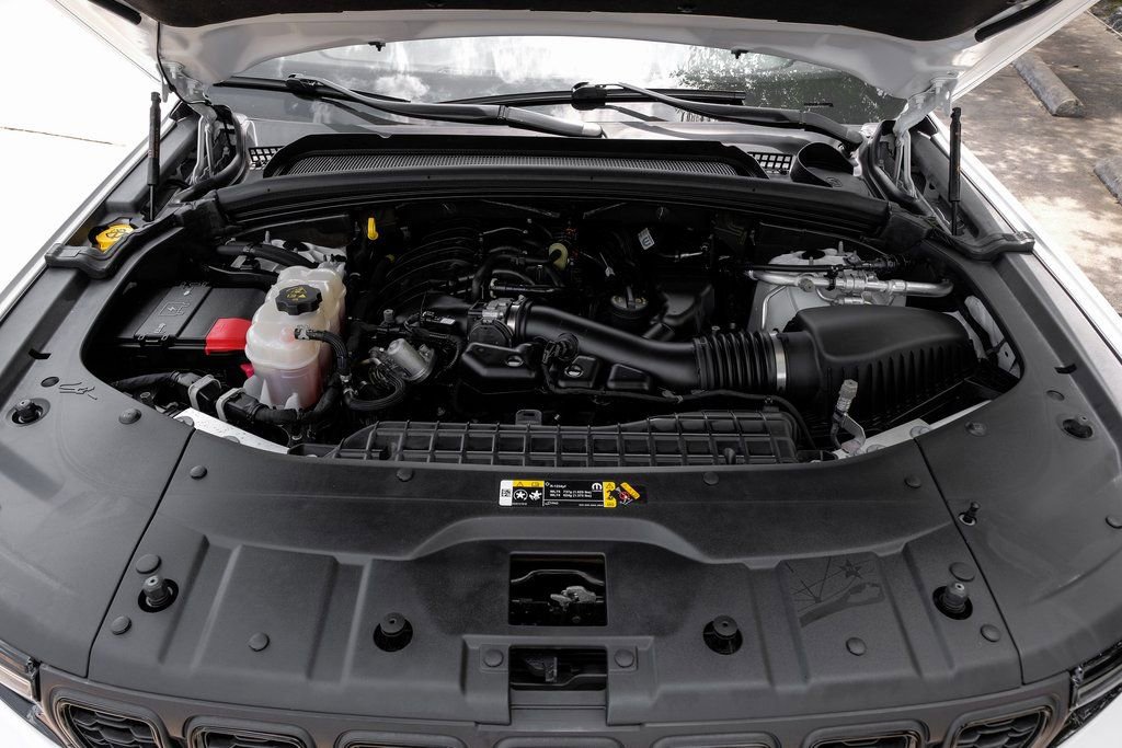 Used 2023 Jeep Grand Cherokee Altitude image 7