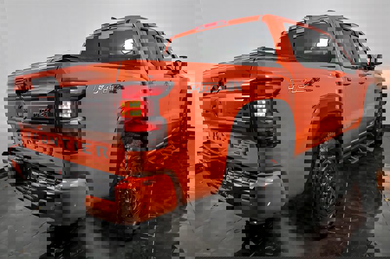 Used 2025 Nissan Frontier PRO-4X image 10