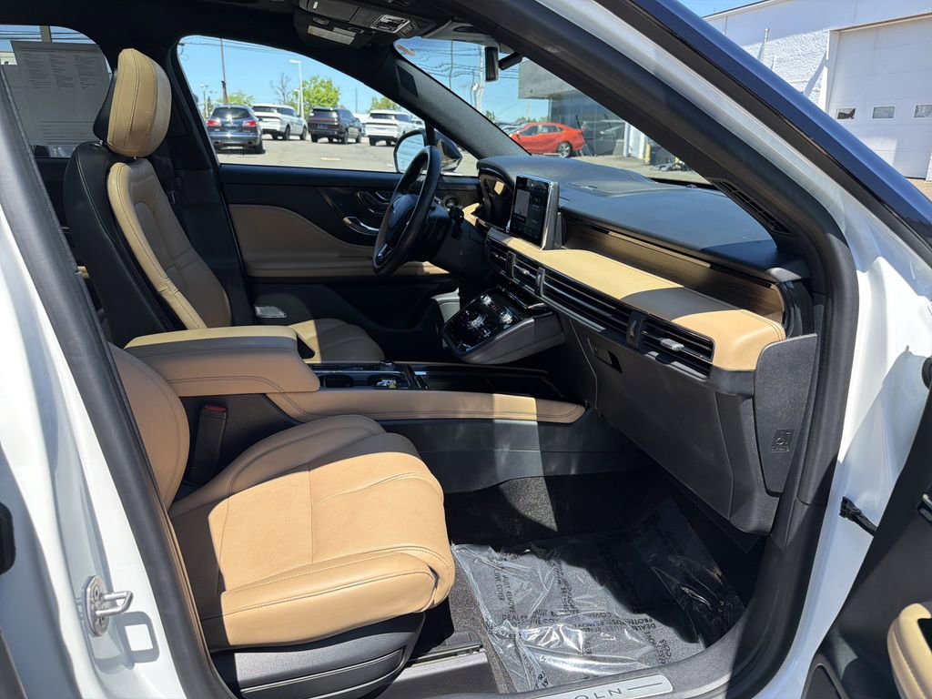 Certified 2022 Lincoln Corsair Reserve w/ Equipment Group 201A AWD/4WD image 15