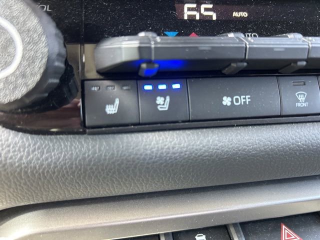 Used 2023 Toyota Tundra Limited w/ Power Package image 19