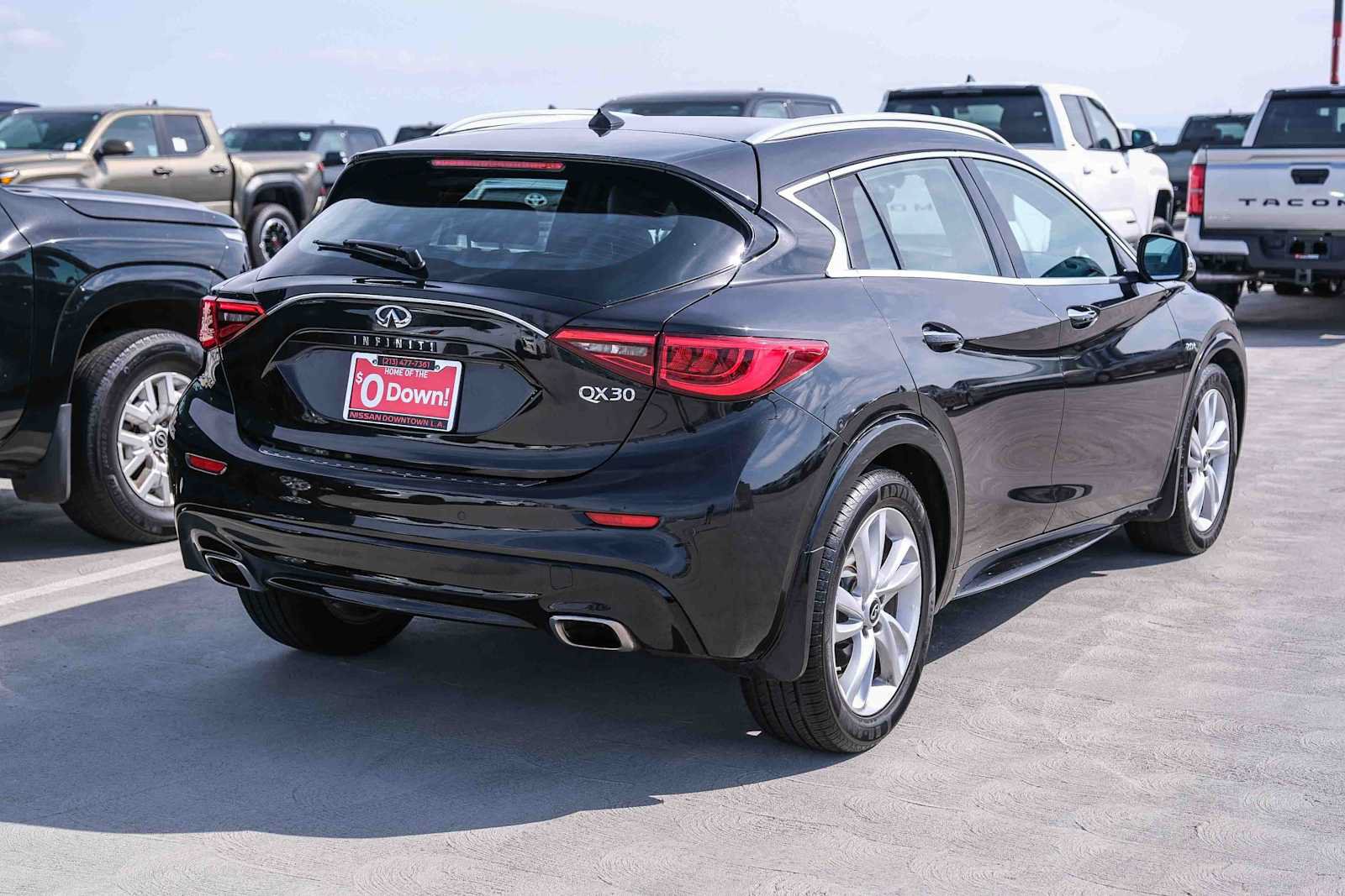 Used 2019 INFINITI QX30 w/ Cargo Package FWD image 4
