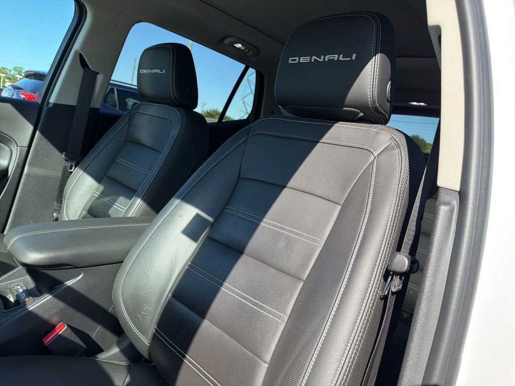 Used 2024 GMC Terrain Denali w/ Denali Premium Package AWD/4WD image 18