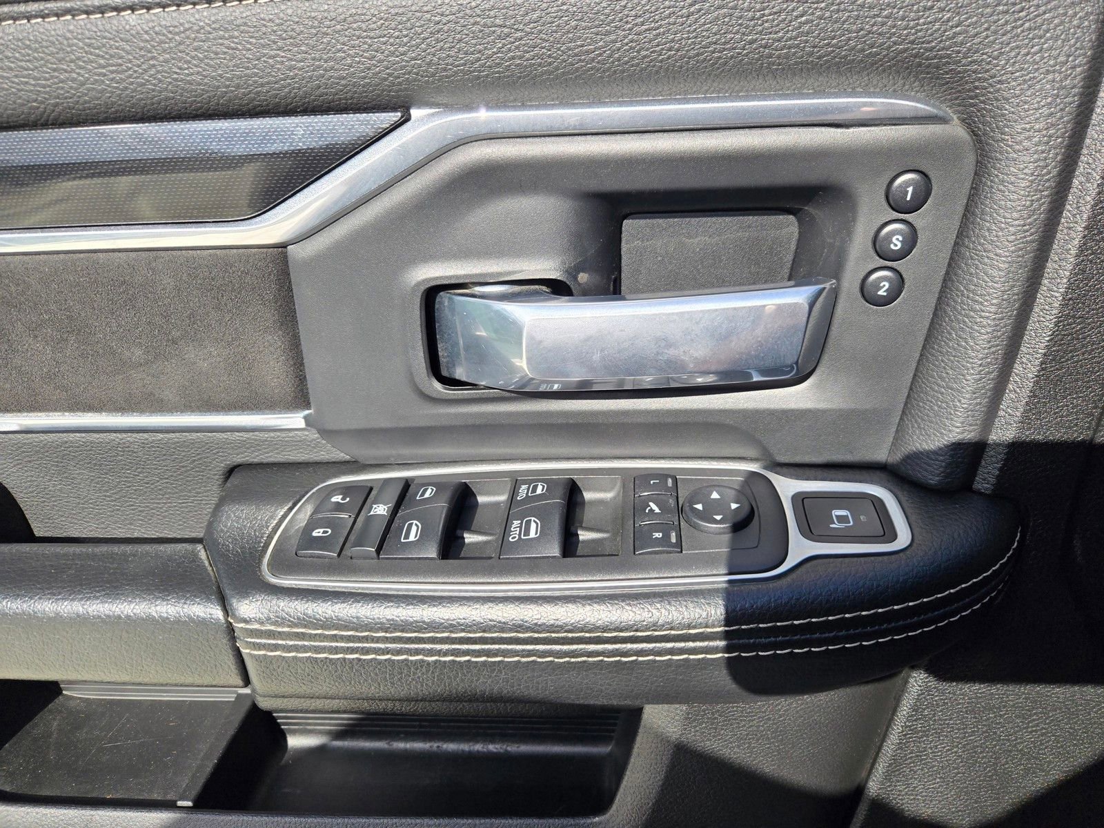 Used 2022 RAM 2500 Laramie w/ Night Edition AWD/4WD image 19