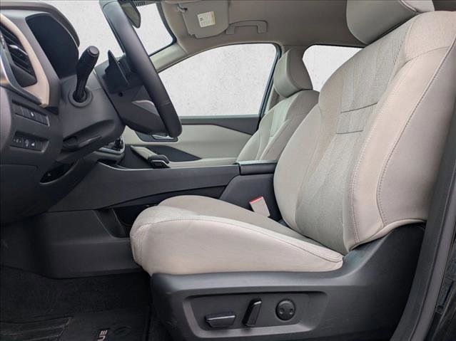 Used 2025 Nissan Rogue SV FWD image 15
