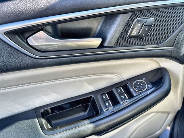 Used 2015 Ford Edge Titanium w/ Technology Package image 13
