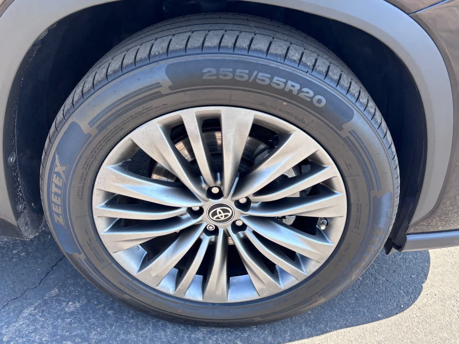 Used 2020 Toyota Highlander Platinum FWD image 8