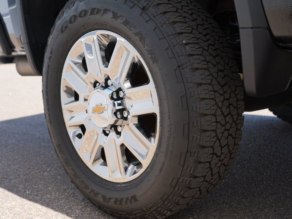 Used 2024 Chevrolet Silverado 3500 High Country w/ High Country Premium Package AWD/4WD image 32