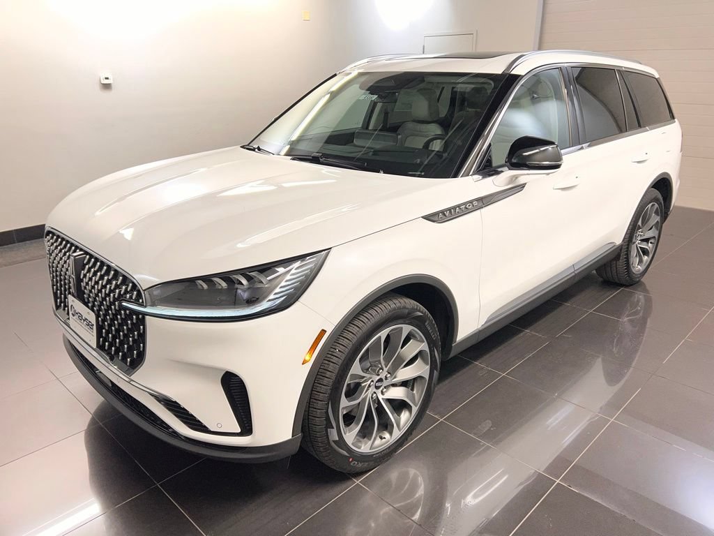Used 2026 Lincoln Aviator Reserve AWD/4WD image 3
