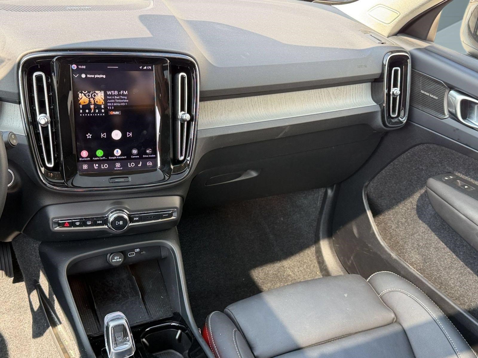 Certified 2026 Volvo XC40 B5 Plus w/ Climate Package AWD/4WD image 17
