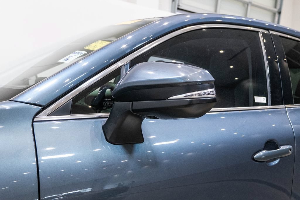 Used 2024 Toyota Venza LE AWD/4WD image 12