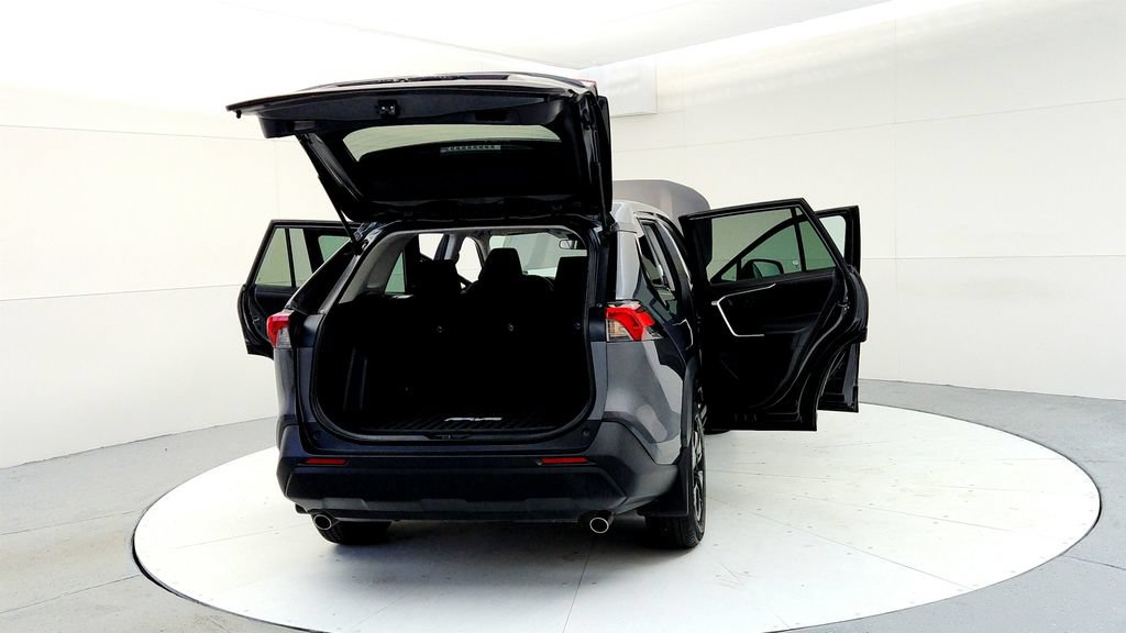 Used 2023 Toyota RAV4 LE AWD/4WD image 11