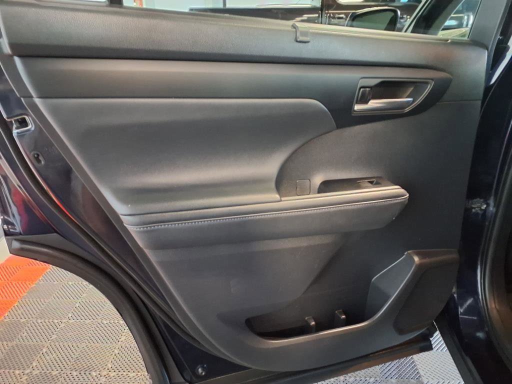 Used 2020 Toyota Highlander XLE image 15