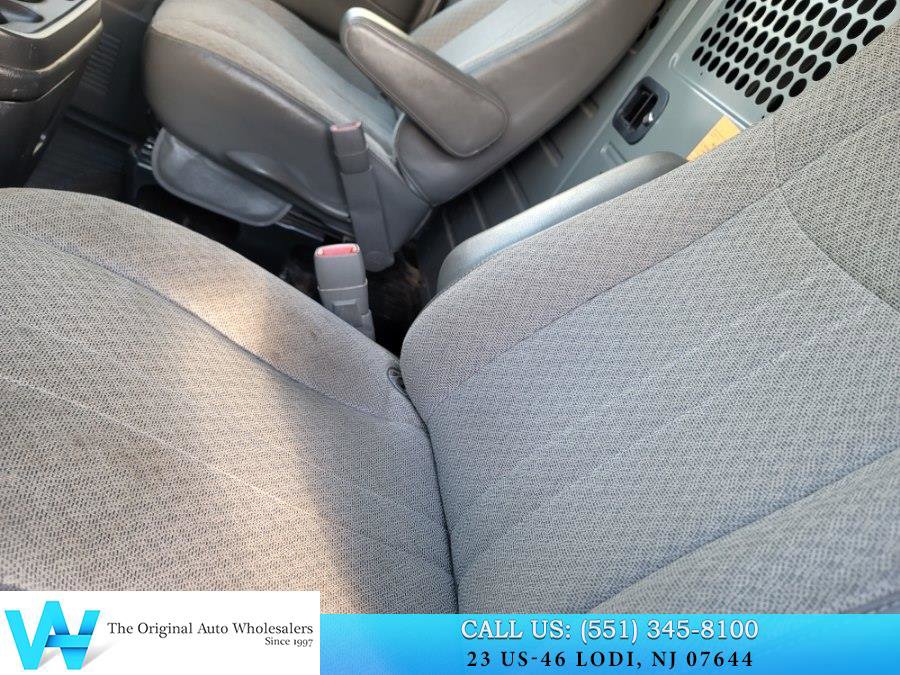 Used 2010 Chevrolet Express 2500 image 10
