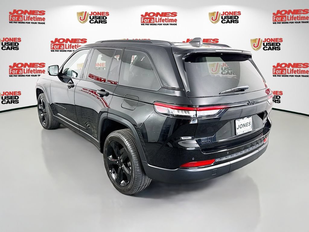 Used 2023 Jeep Grand Cherokee Limited w/ Black Appearance Package AWD/4WD image 2