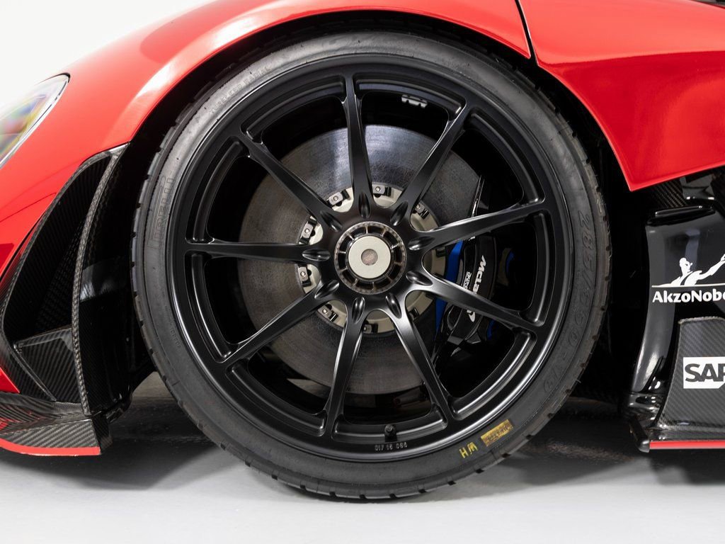 Used 2015 McLaren P1 image 9