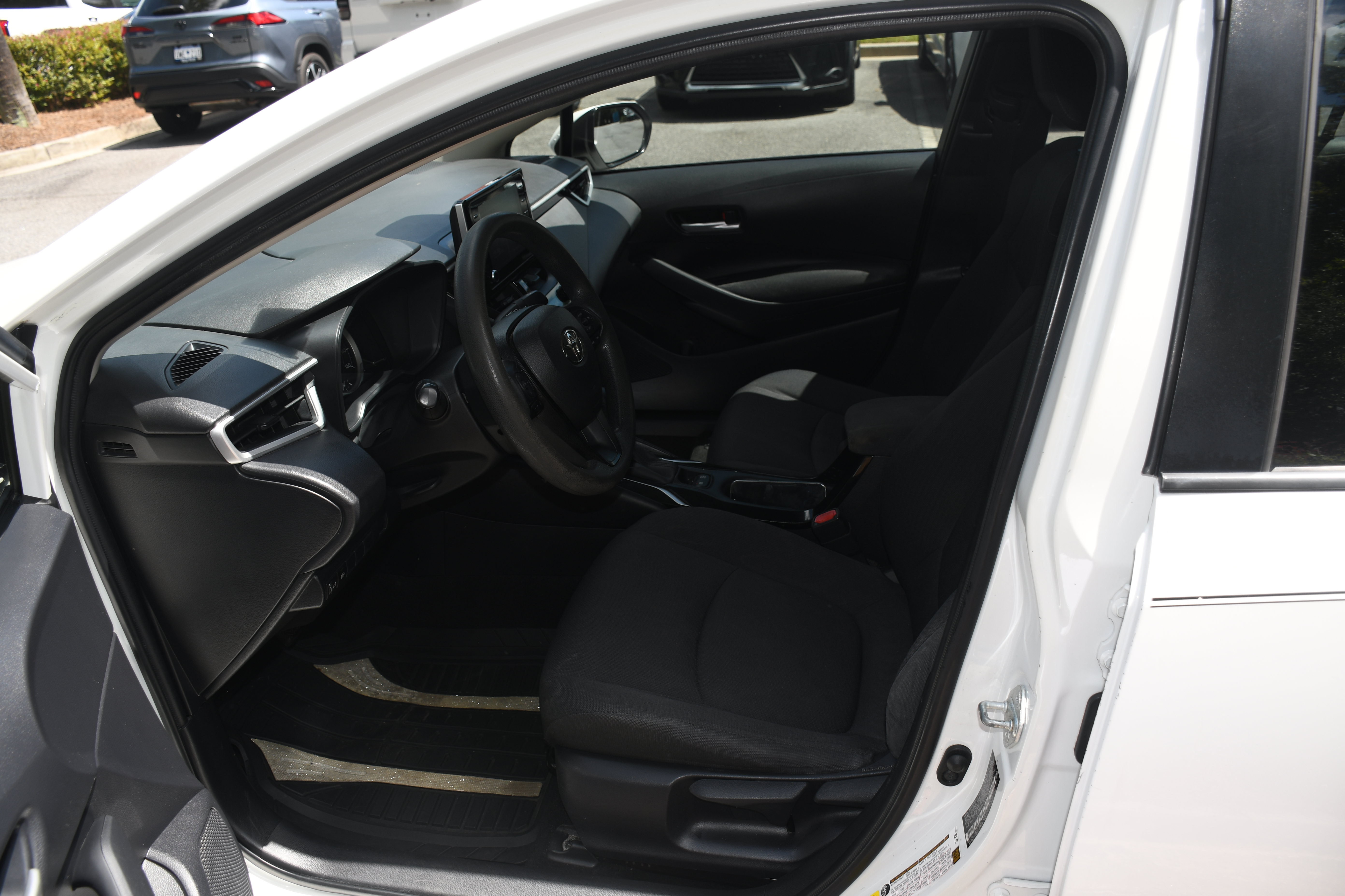 Used 2020 Toyota Corolla LE FWD image 7