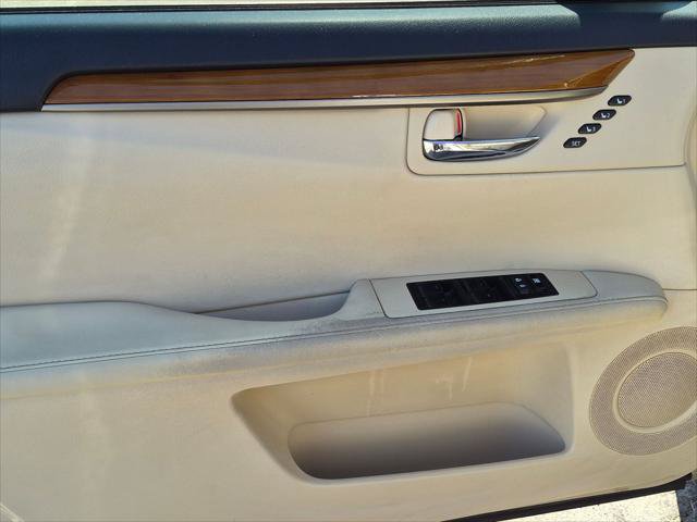 Used 2013 Lexus ES 300h w/ Luxury Pkg FWD image 10
