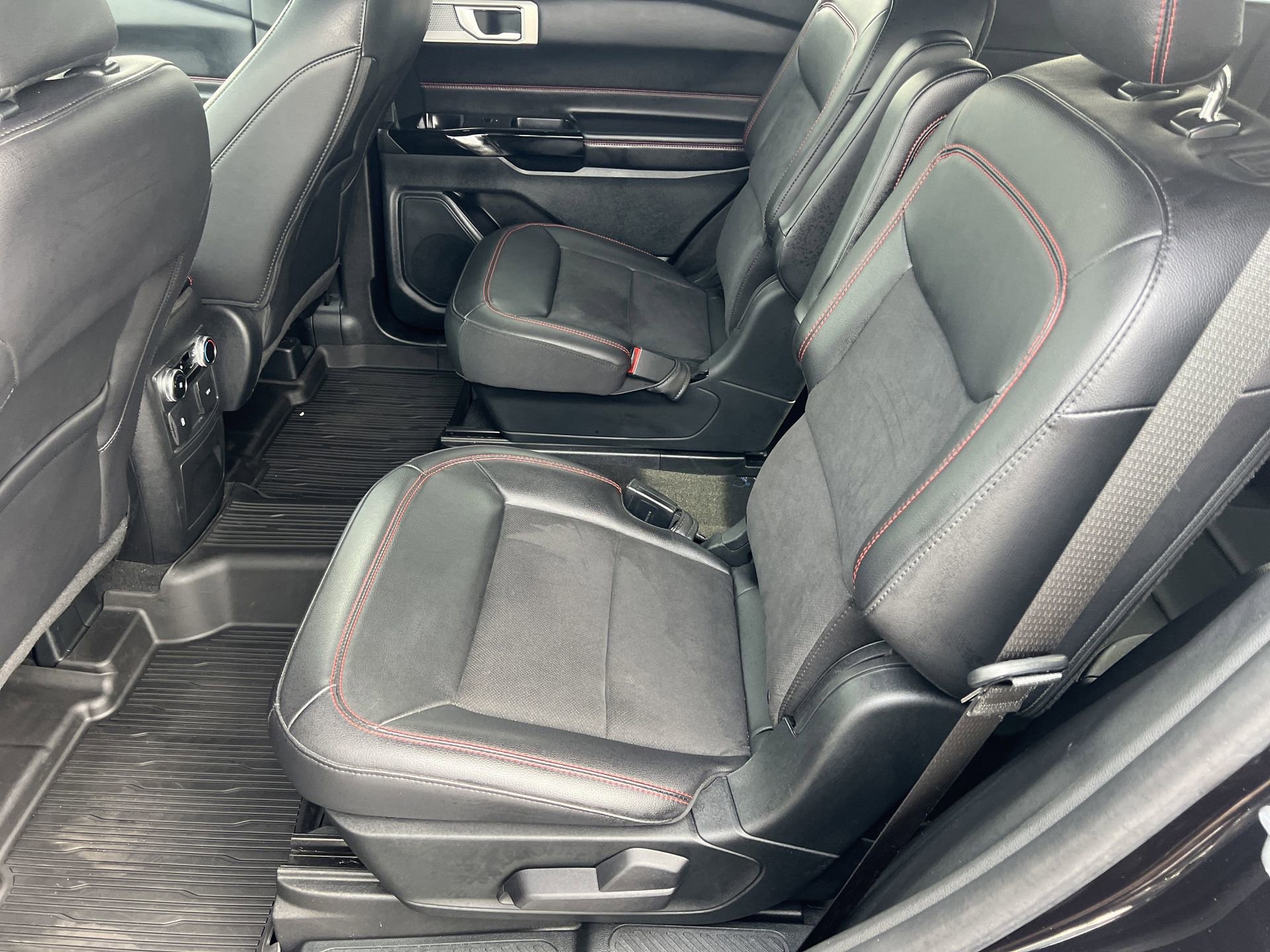 Certified 2023 Ford Explorer ST-Line w/ Class IV Trailer Tow Package image 22