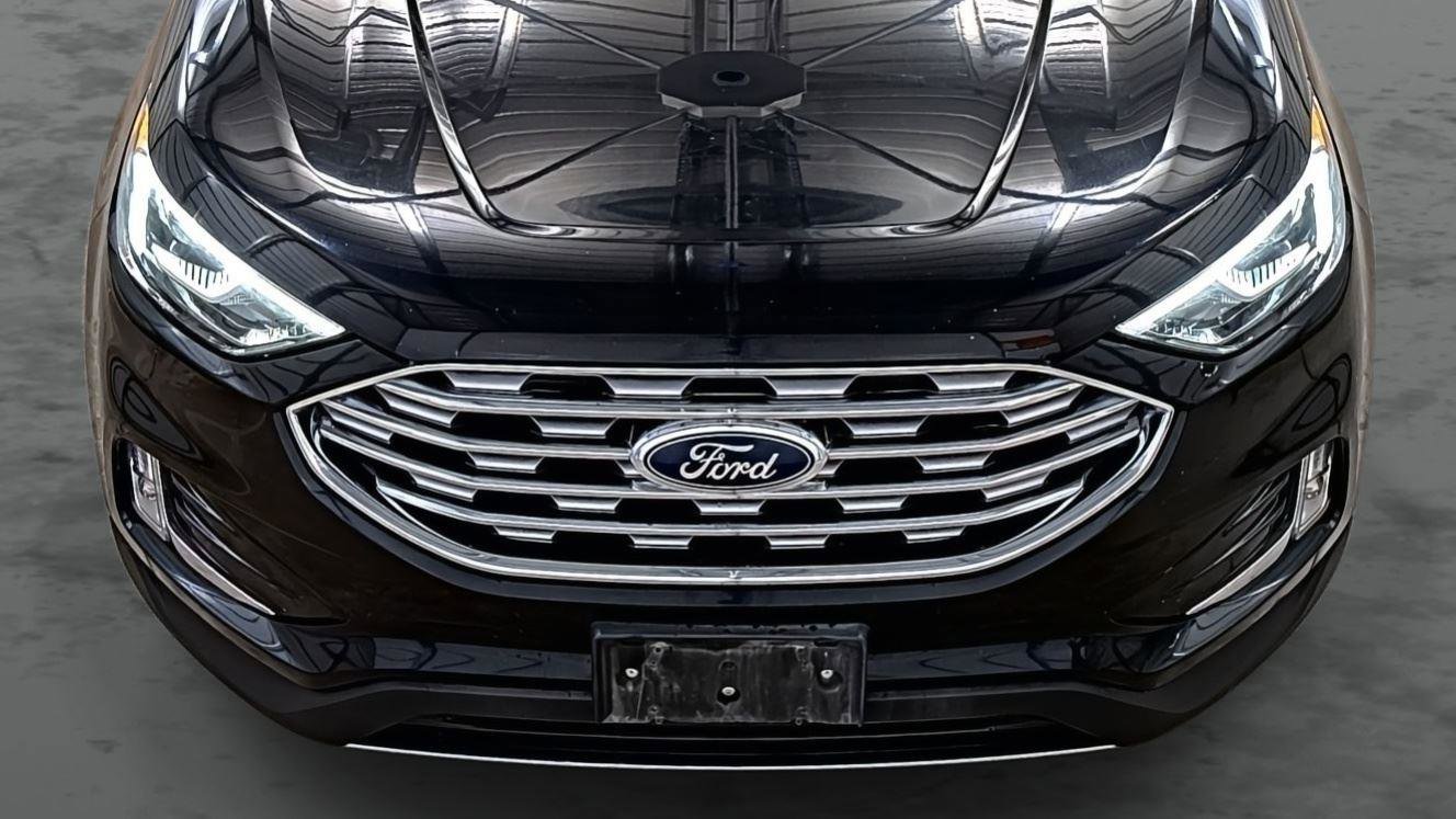 Used 2019 Ford Edge Titanium image 16