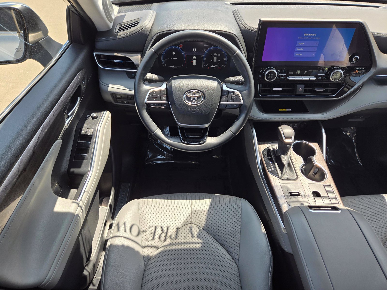 Used 2023 Toyota Highlander Limited FWD image 18