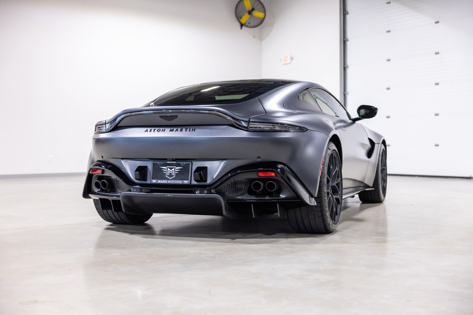 Used 2022 Aston Martin V8 Vantage Coupe RWD image 4