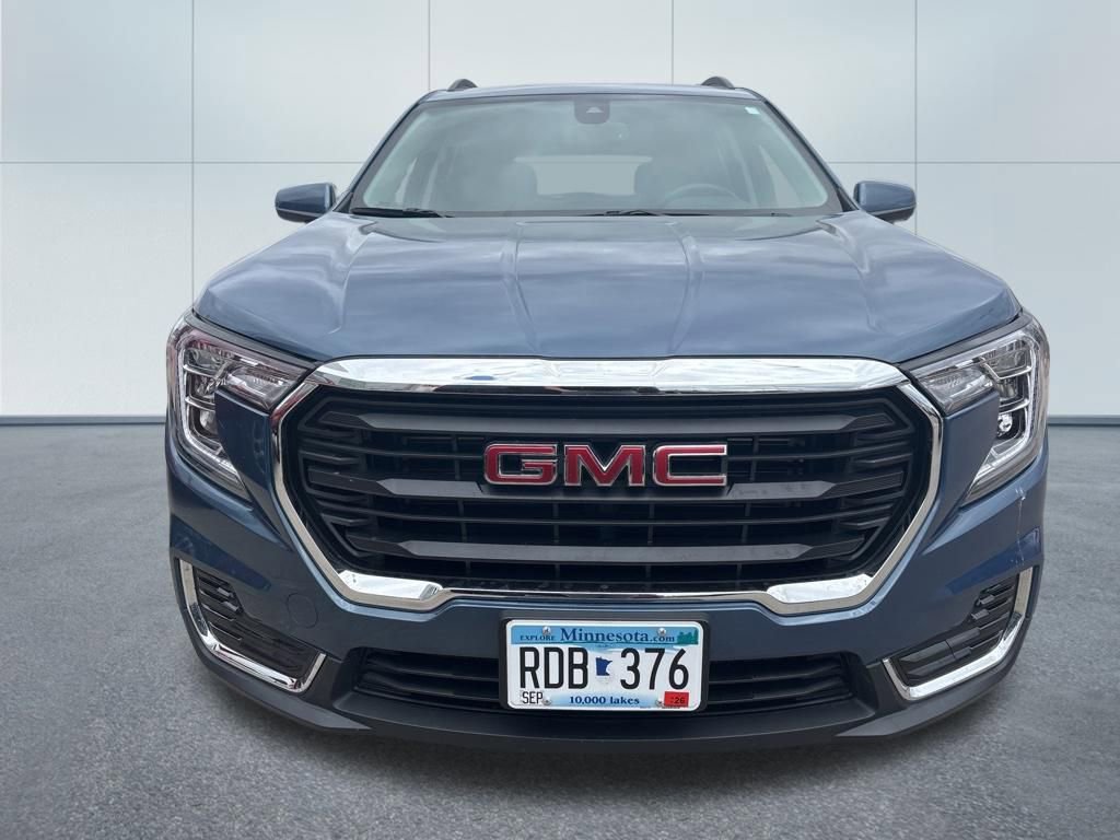 Used 2024 GMC Terrain SLE w/ Driver Convenience Package AWD/4WD image 2