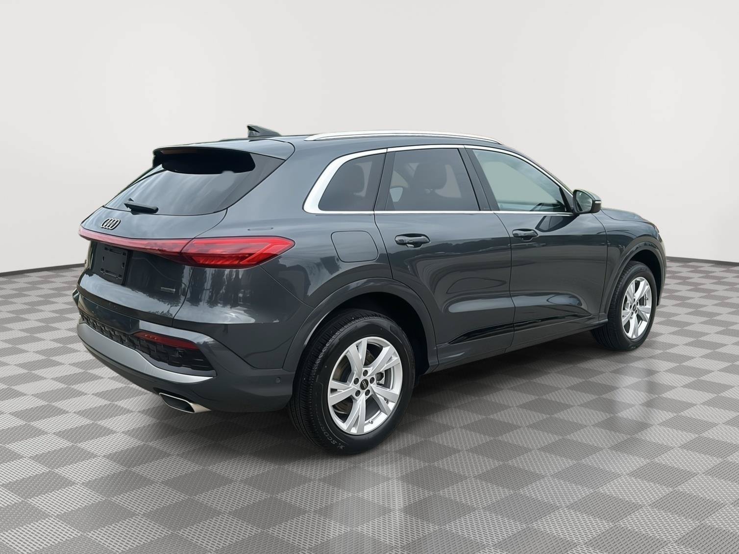 Used 2025 Audi Q5 Premium w/ Convenience Package AWD/4WD image 5
