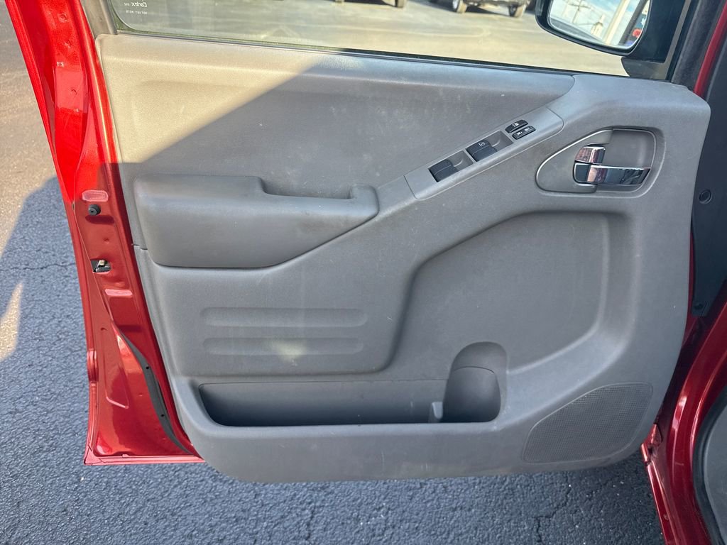 Used 2016 Nissan Frontier SV image 11