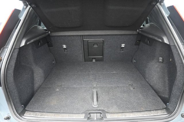 Used 2023 Volvo XC40 B4 Ultimate FWD image 25