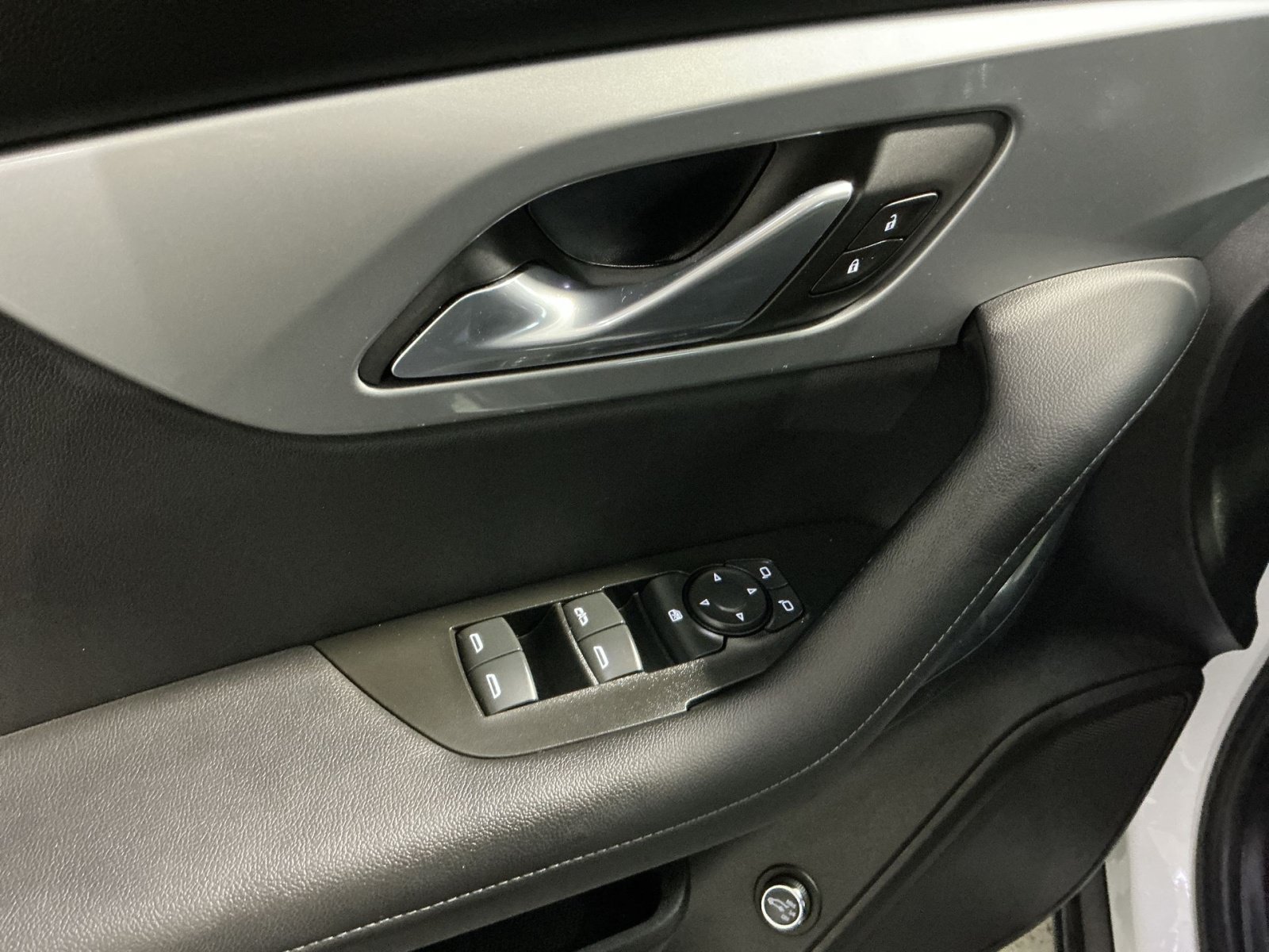 Used 2019 Chevrolet Blazer LT FWD image 16
