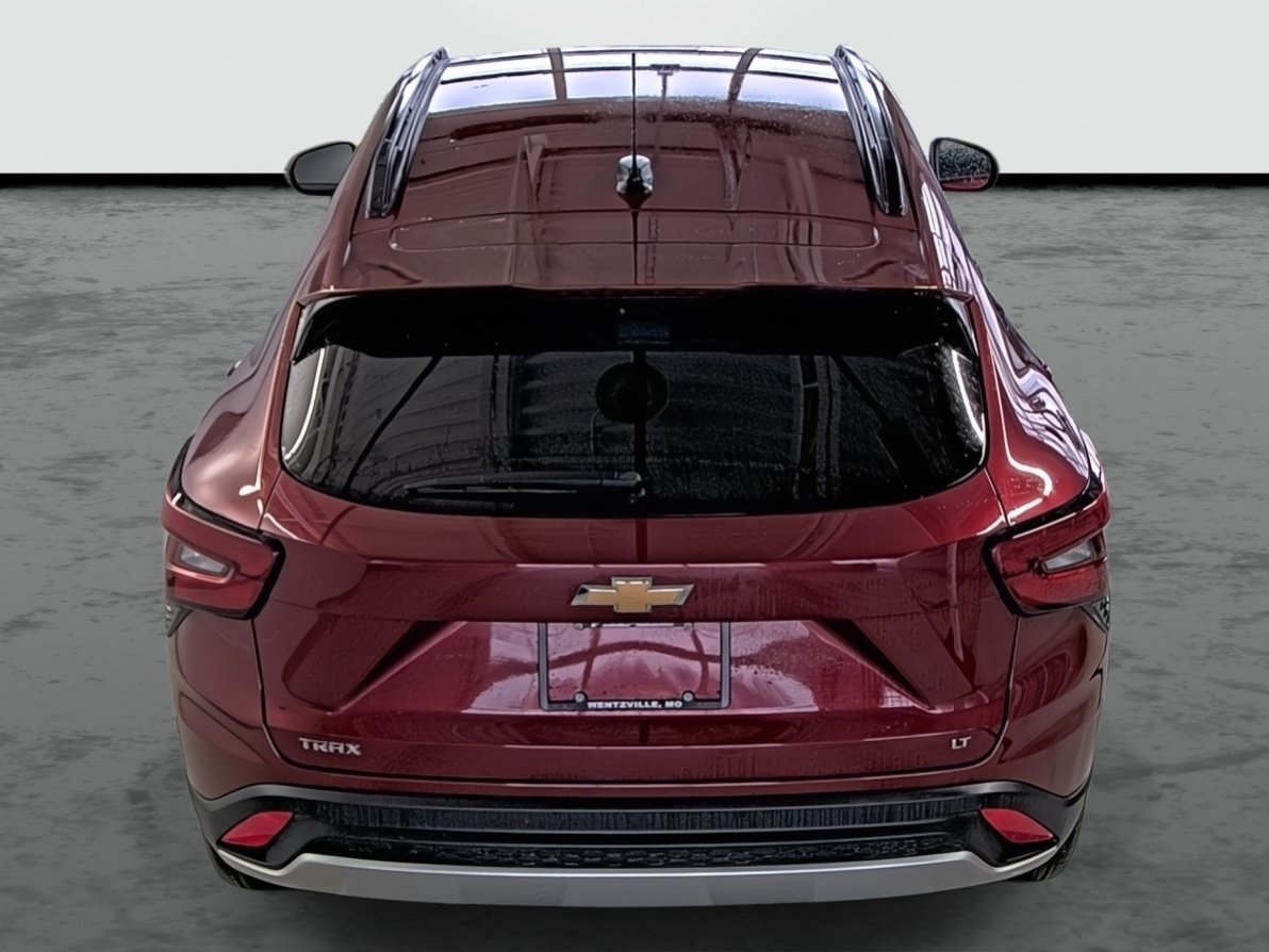 Used 2025 Chevrolet Trax LT w/ Driver Confidence Package FWD image 3