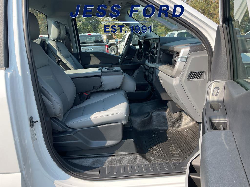 New 2026 Ford F550 4x4 Regular Cab Super Duty image 9