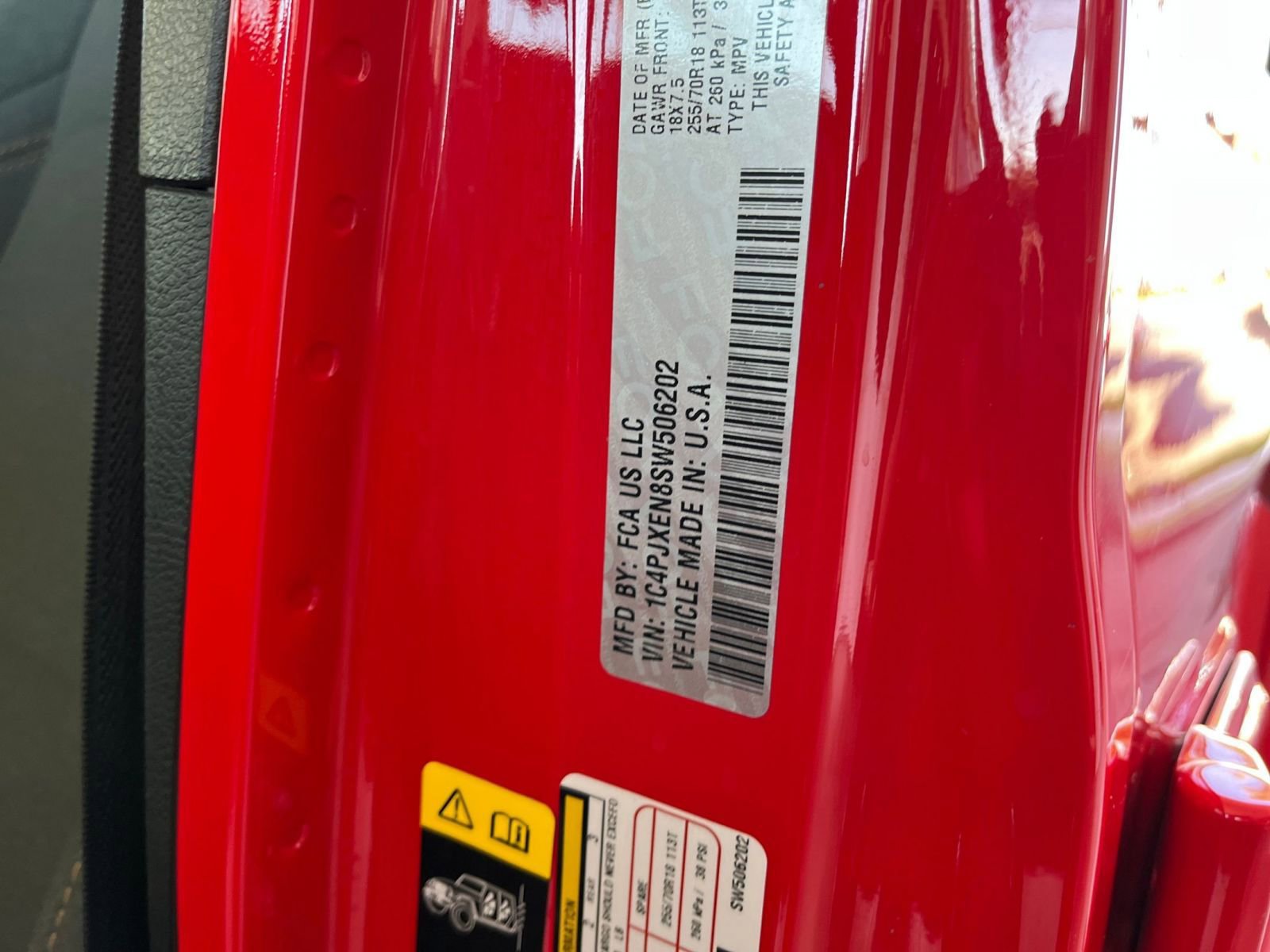 Used 2025 Jeep Wrangler Sahara image 29