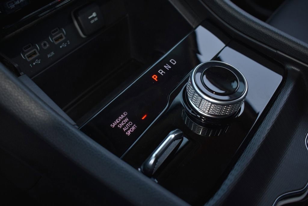 Used 2024 Jeep Grand Cherokee Limited image 21