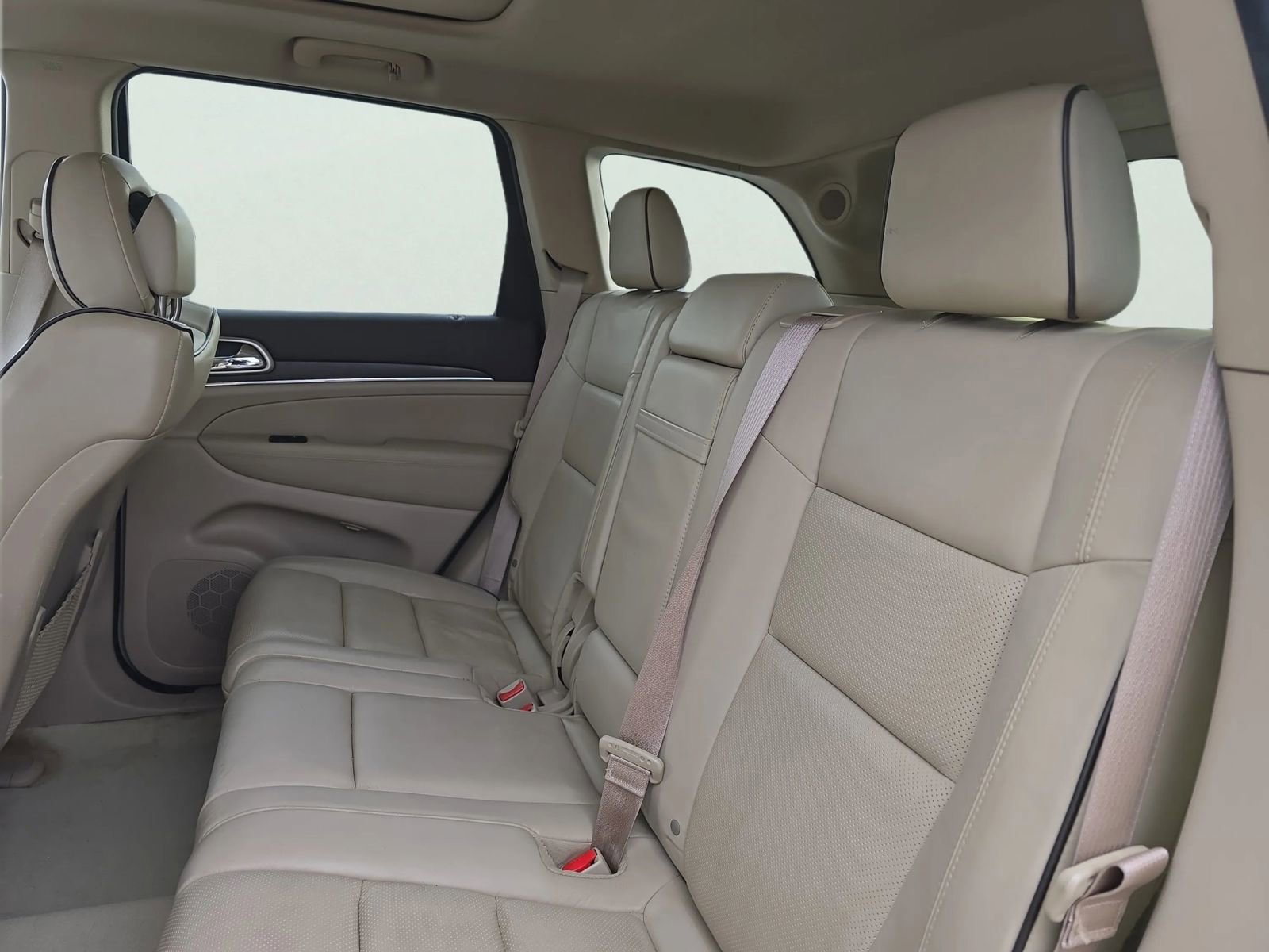 Used 2015 Jeep Grand Cherokee Overland w/ Advanced Technology Group RWD image 11