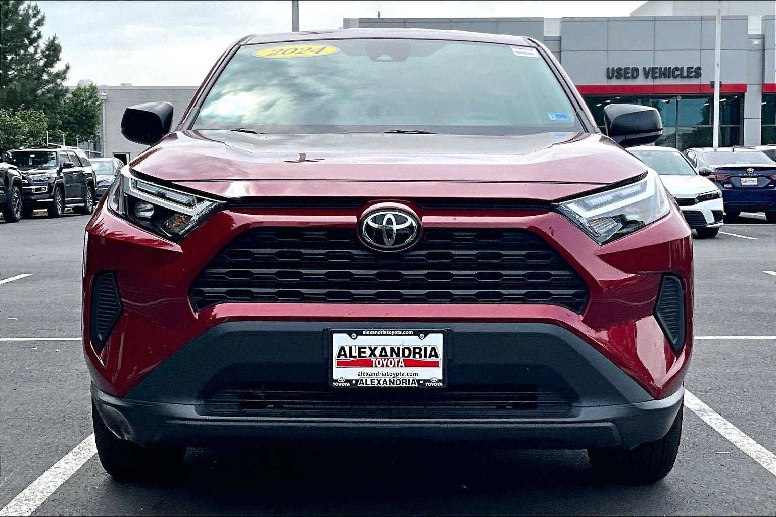 Used 2024 Toyota RAV4 LE AWD/4WD image 3