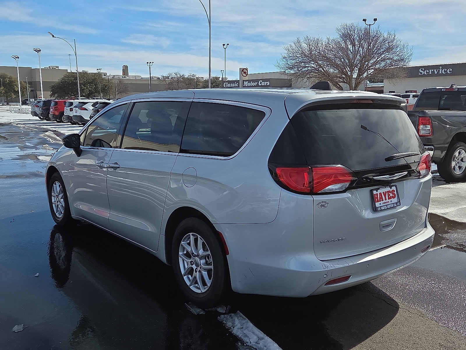 Used 2024 Chrysler Voyager LX image 3