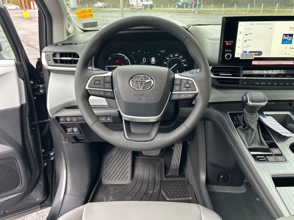 New 2025 Toyota Sienna XLE image 13