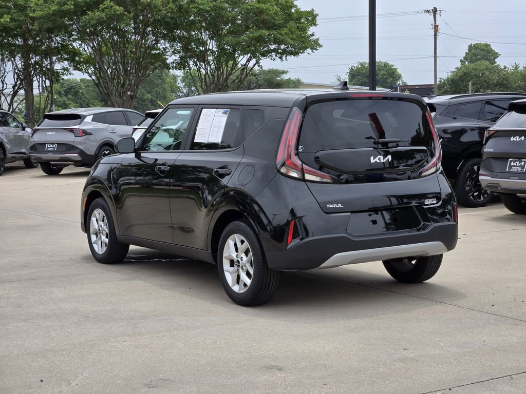 Certified 2025 Kia Soul LX FWD image 3