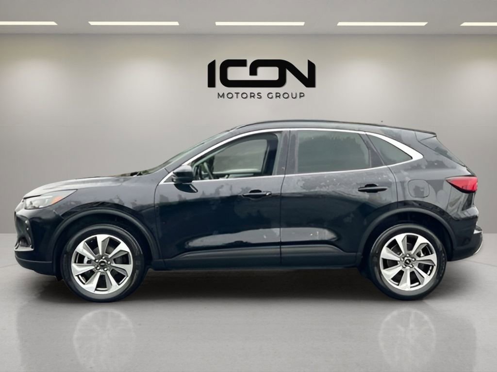 Used 2025 Ford Escape Platinum image 2