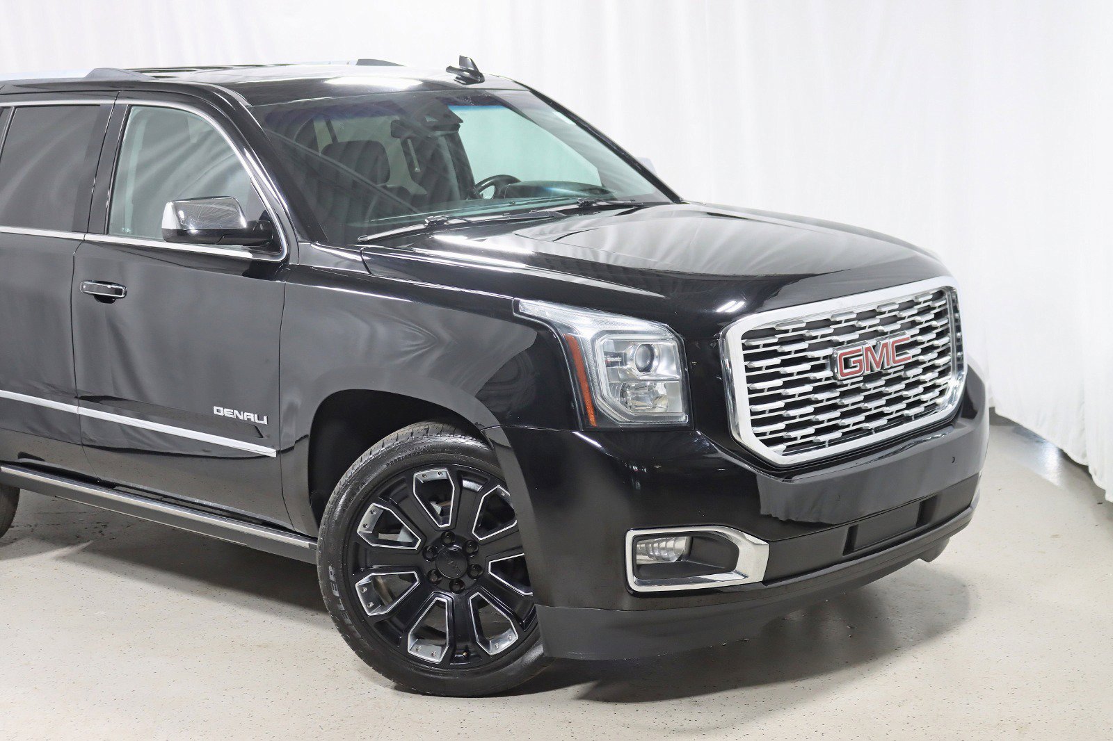 Used 2018 GMC Yukon Denali w/ Denali Ultimate Package image 2