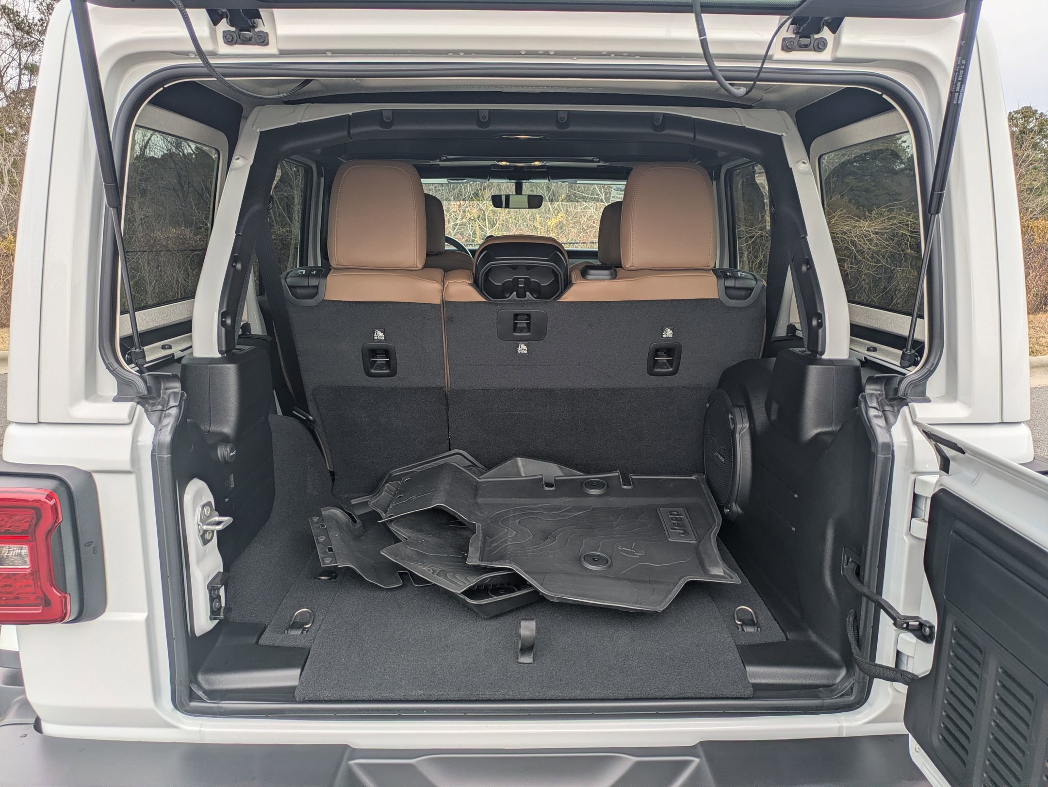 Used 2022 Jeep Wrangler Unlimited Rubicon w/ Xtreme Recon 35" Tire Package image 25